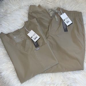 FIGS Fionlite “Oak” scrub set. Zamora sm petite & Catarina slim top medium. BNWT